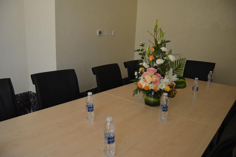 דובאי Goldstate Hotel מראה חיצוני תמונה